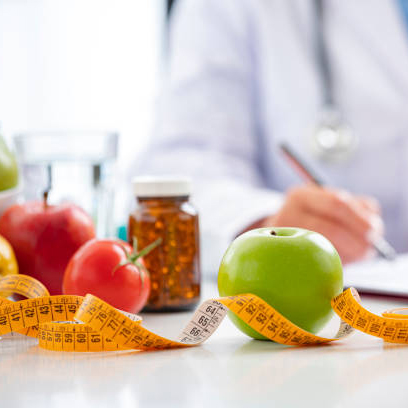 Right nutrition and diet concept. Close up of a green apple and yellow tape measure on nutritionist desk. Selective focus on apple. Copy space available for text and/or logo. High resolution 42Mp studio digital capture taken with Sony A7rII and Canon EF 70-200mm f/2.8L IS II USM Telephoto Zoom Lens